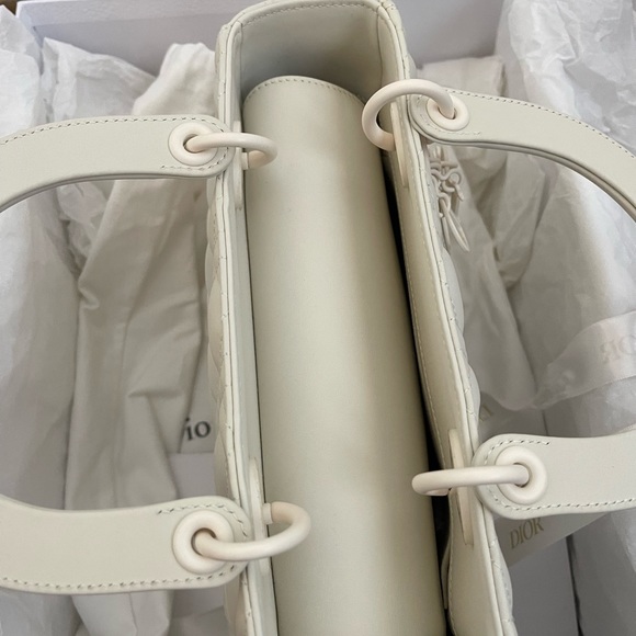 Lady Dior Ultra Matte white medium - Picture 15 of 16